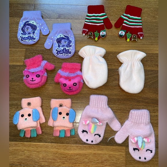 Toddler girl, 6 pair of mittens, and gloves - Picture 1 of 4